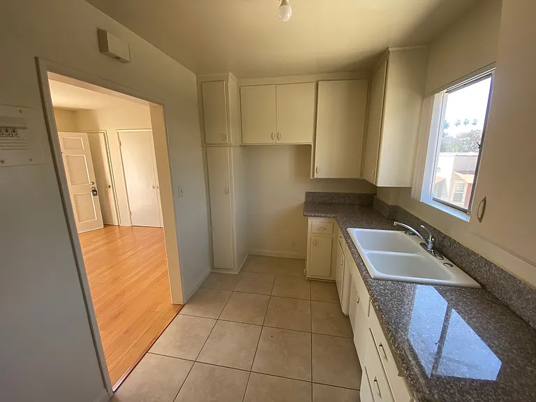 542-544 S Los Robles Ave — Photo 12