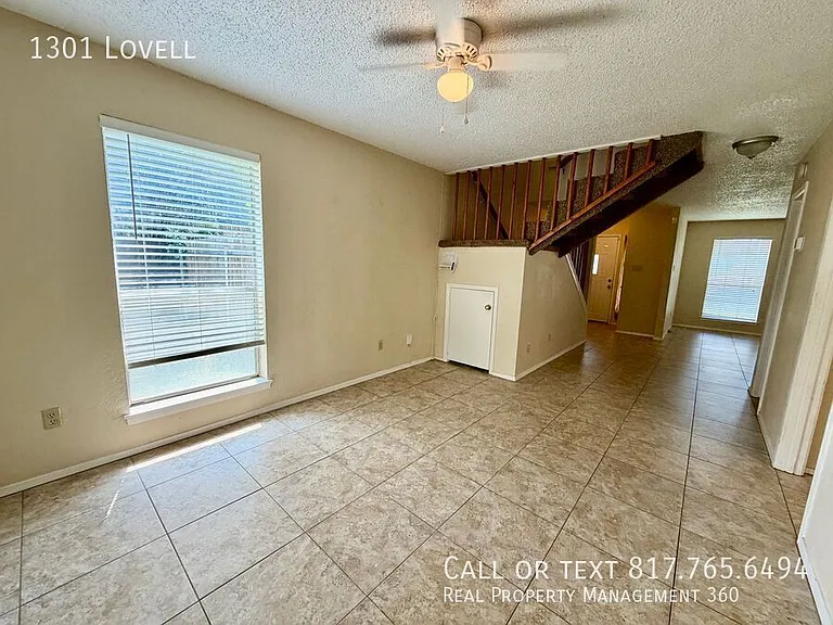 1301 Lovell Dr — Photo 5