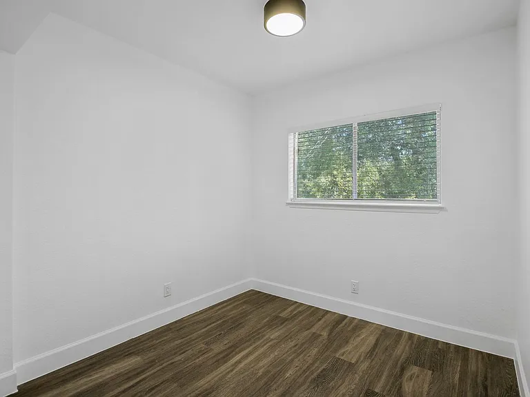The Westfort at Broadway — Photo 25