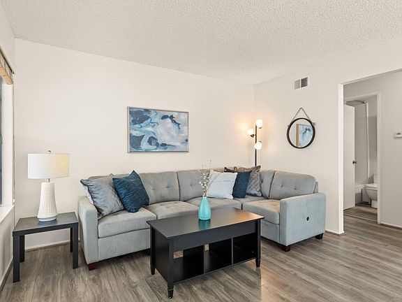 4th image of 90 Kenbrook Cir