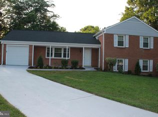 1133 Treeside Ln, Herndon, VA 20170