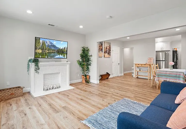 749 N Wilton Pl #2 — Photo 11