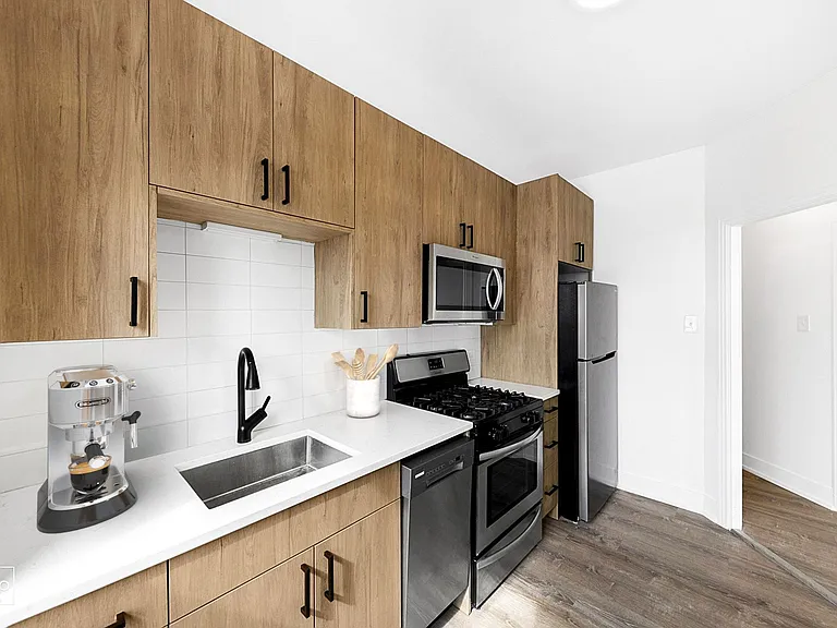 Granville Apartments — Photo 5