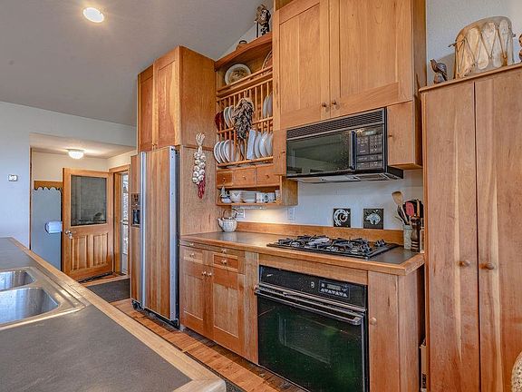 2nd image of 1771 Diamond Mountain Rd