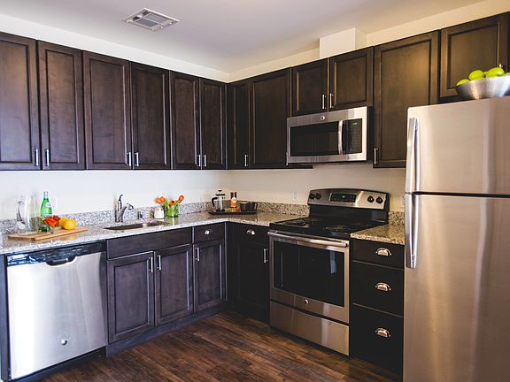 4th image of 10 Station Dr APT 414
