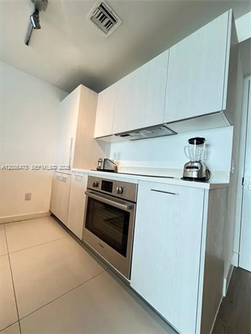 501 NE 31st Street Cu — Photo 1