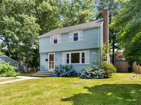 29 Cormier Rd, Lincoln, RI 02865