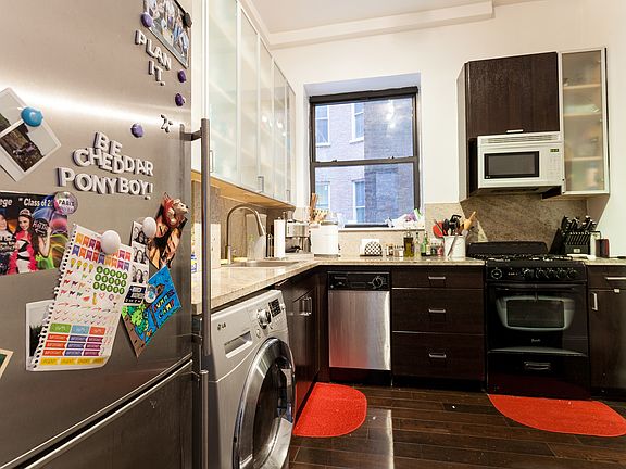 3rd image of 321 W 94th St APT 1E