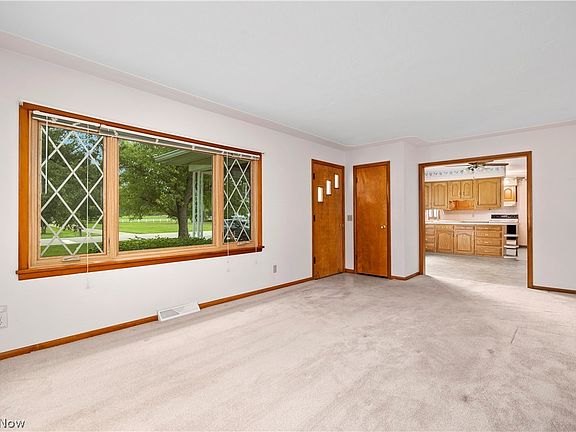 3rd image of 7454 Oberlin Rd