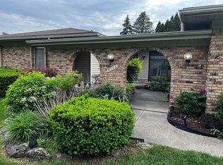 5123 Crestmont Dr, Troy, MI