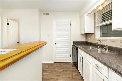 1252 W Ocean View Ave — Photo 10