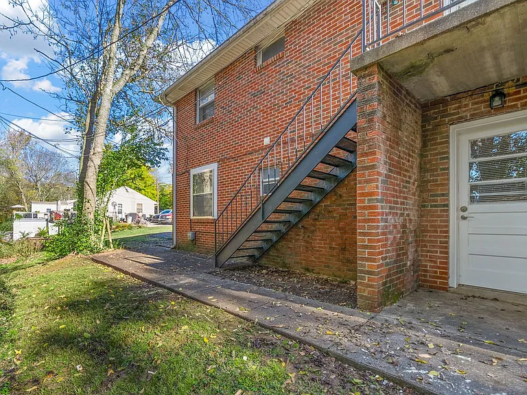 432 Circle Dr — Photo 16