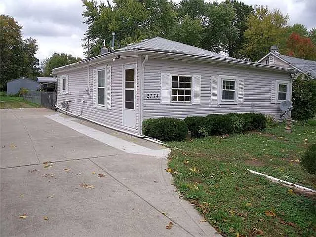 2774 Drake Rd photo 1