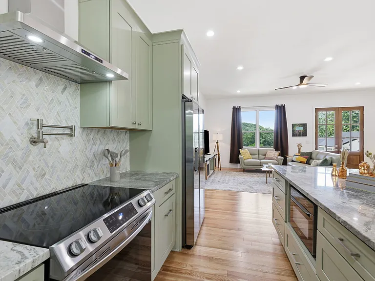 3556 Cottonwood Ln — Photo 10