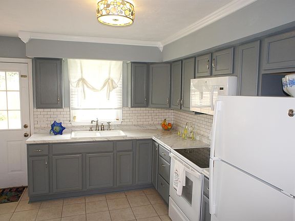 5th image of 317 Breckinridge Dr