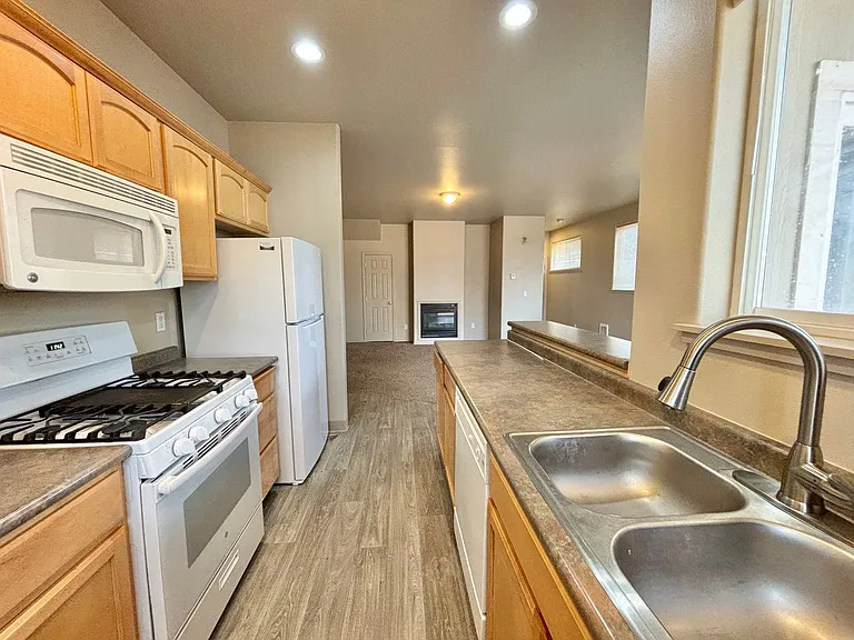 14 SE McKinley Ave #1 — Photo 7