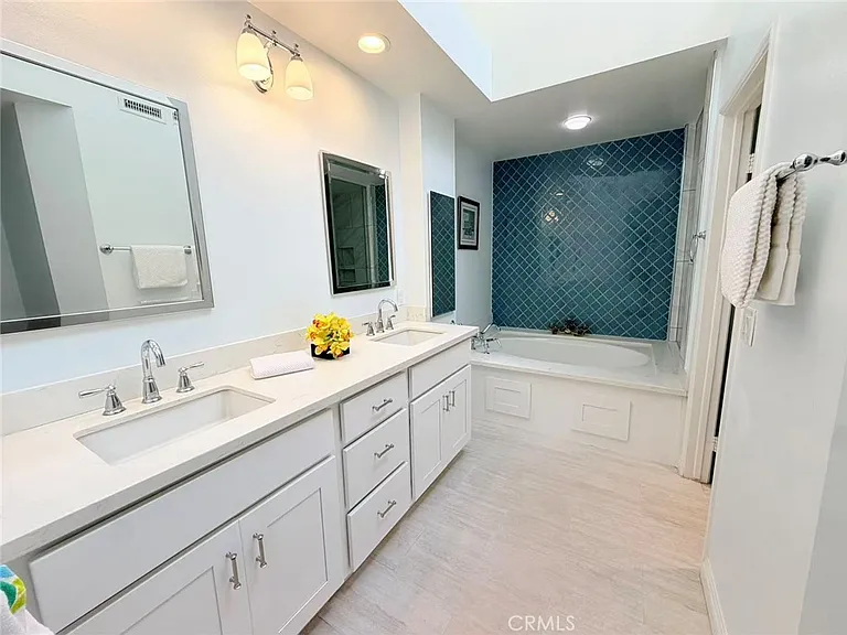 27 Sarena — Photo 15