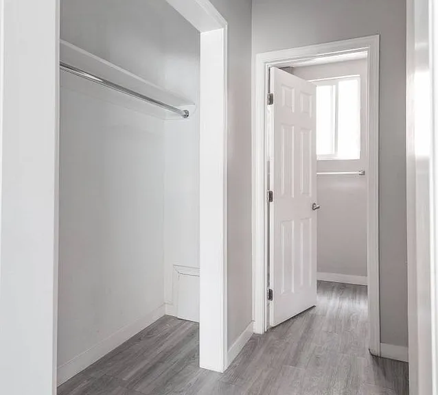417 S Kenmore Ave — Photo 5