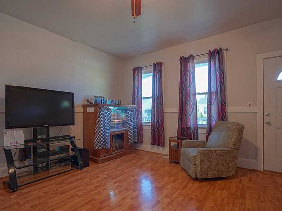 4th image of 914 W Idlewild Dr