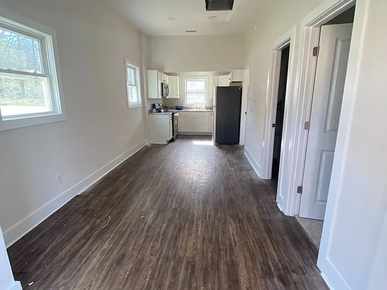 301 Eaton St — Photo 2