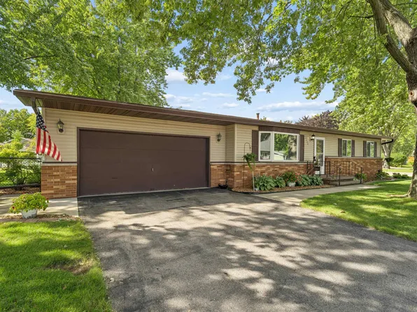 1135 Heritage Trl, Oshkosh, WI 54904