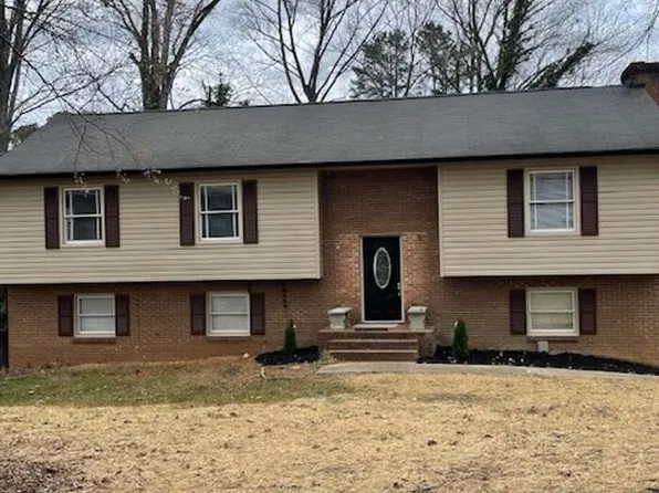 7414 Castlebar Rd, Charlotte, NC 28270