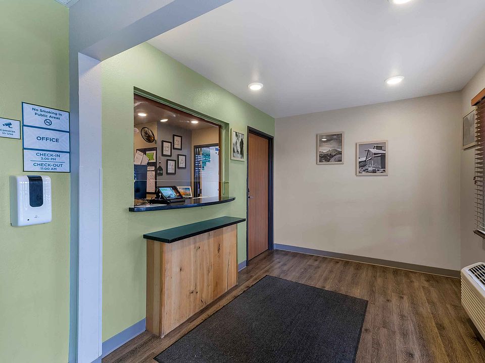 Lobby and Guest Check-in