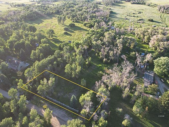 2nd image of 111 Stonehaven Cir