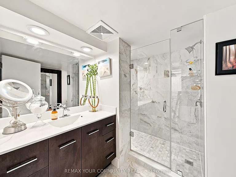 251 Queens Quay W #705 — Photo 34