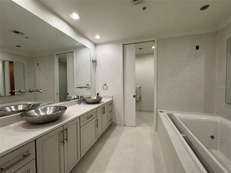 150 E Robinson St #29B — Photo 39