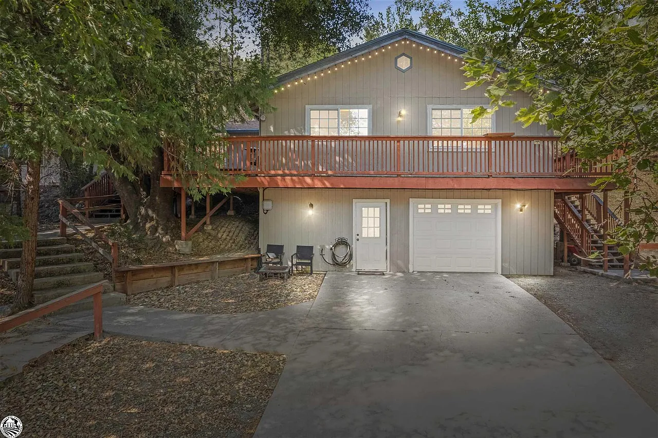 16589 Creekside Dr photo 1