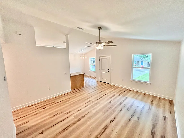 6276 Long St — Photo 4