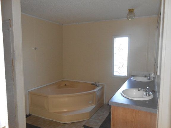 5th image of 700 E Westville Ave