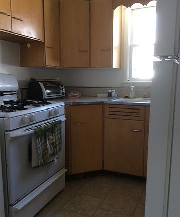 5th image of 1504 N Wasson St