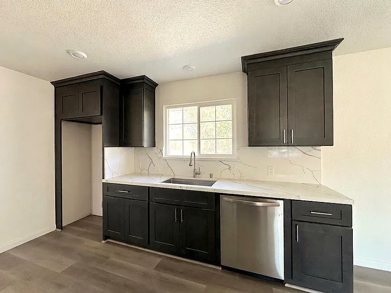 15050 Cottage Ave — Photo 2