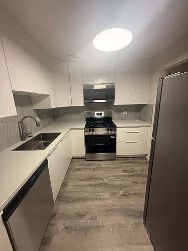 9S220 Lake Dr Photo 1
