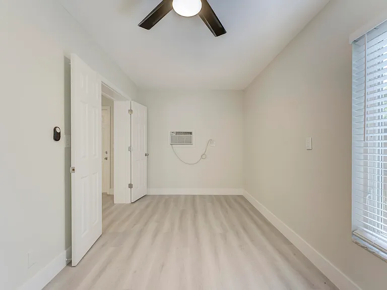 840 Bradley St — Photo 27