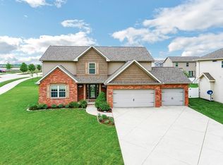 2 Dry Sage Cir, Bloomington, IL 61705
