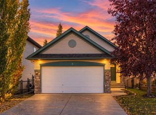 7 E Royal Birch Grn NW, Calgary, AB T3G 5L5