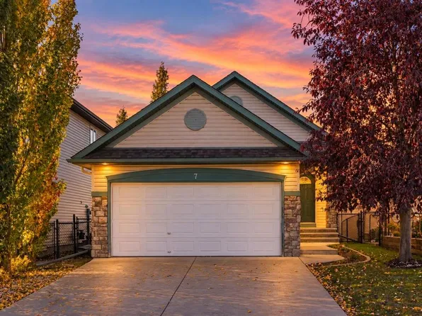 7 E Royal Birch Grn NW, Calgary, AB T3G 5L5