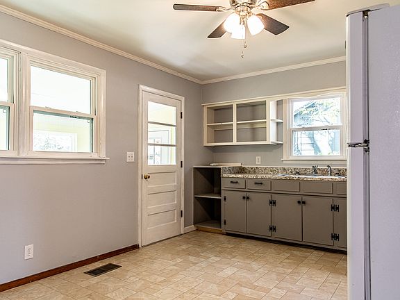 3rd image of 143 E Wall St NW