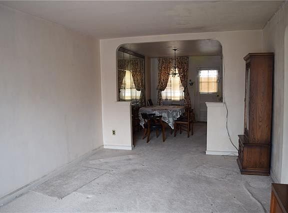 3rd image of 657 E 240th St