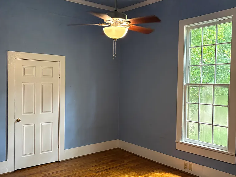 305 Kingston Ave NE — Photo 8