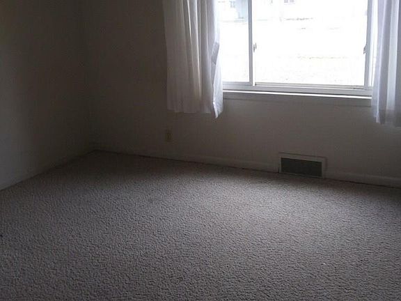 3rd image of 426 Lincoln Ave