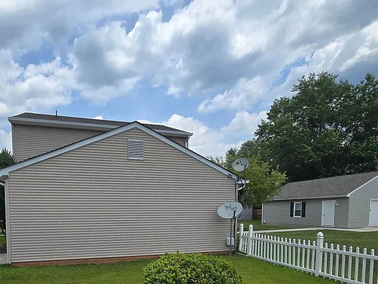 4364 Cypress Dr — Photo 3