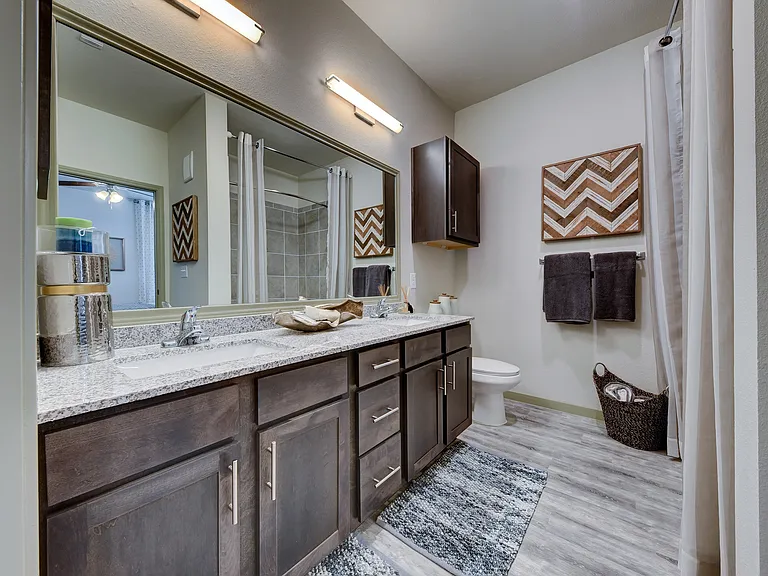 Estraya Westover Hills Apartments — Photo 31