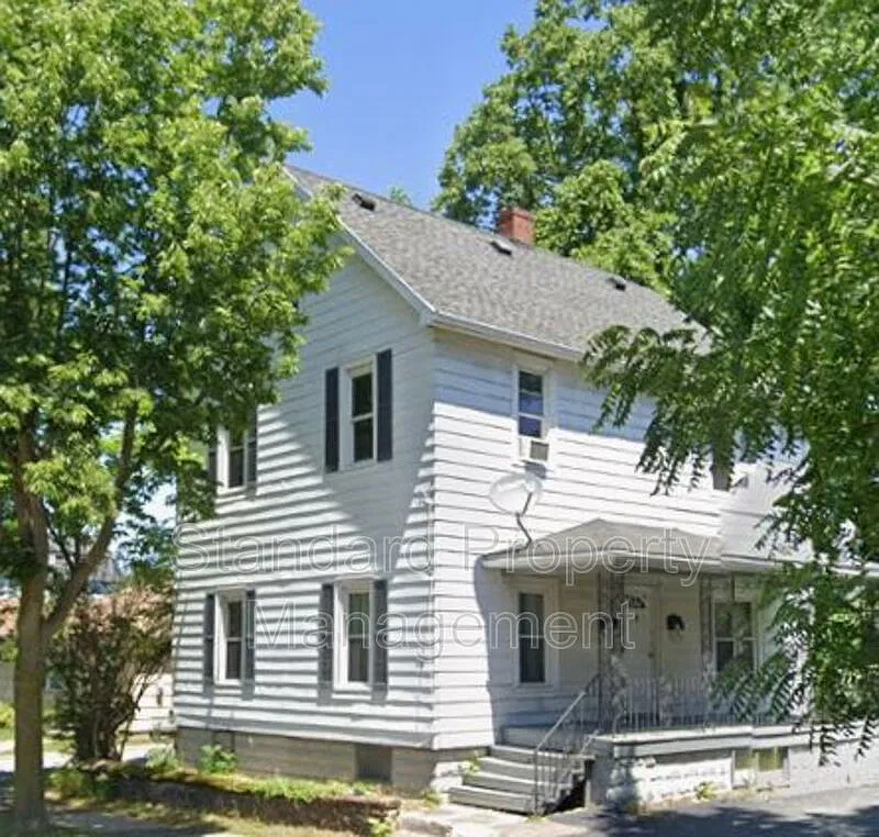 2 bed, 1.0 bath, $1,100 — Photo 1