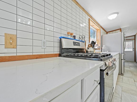 4th image of 1493 Laura Ln NE