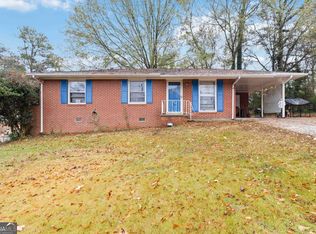 913 Longleaf Dr, Forest Park, GA 30297