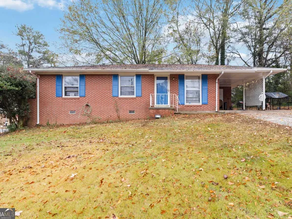 913 Longleaf Dr, Forest Park, GA 30297